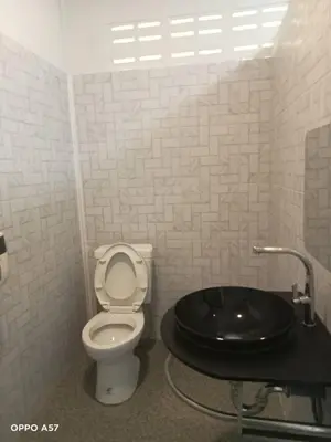 a bathroom with a toilet and a sink at Koh Yao Yai Resort Ta & Yai ที่พักเกาะยาวใหญ่ตากับยายรีสอร์ท in Ban Lo Pa Ret