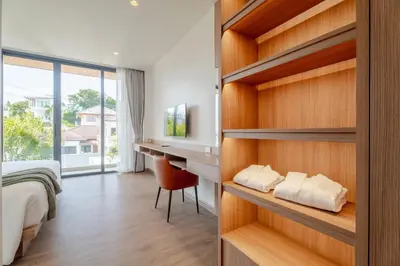 a hotel room with a desk and a bed at Liva Villa near Rawai Phuket in Ban Saiyuan (1)