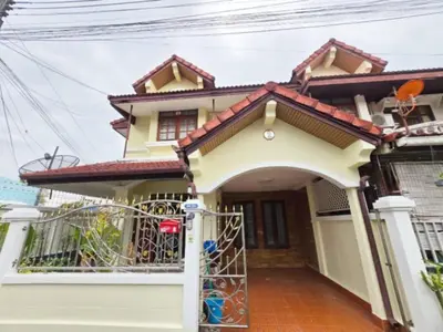 a house with a gate in front of it at Diamond Home in Phuket in Ban Rangeng