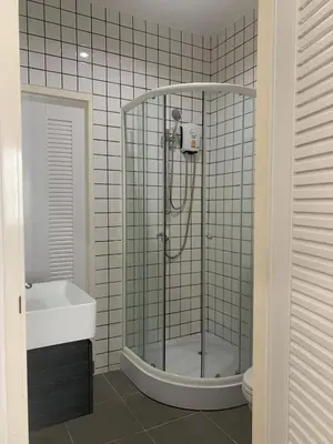 a bathroom with a shower and a sink at \u65e5\u5f0f\u5c0f\u9547\u522b\u5885 in Phuket