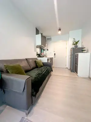 a living room with a couch and a kitchen at Central Pool in Ban Lo Long