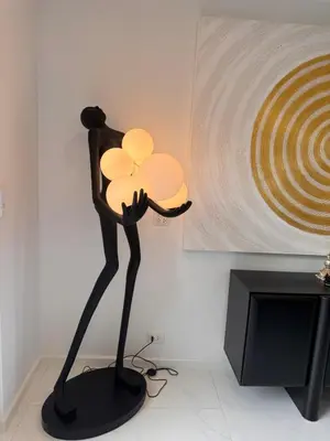 a black statue of a person with a flower on it at \u62c9\u53e4\u5a1c\u9ad8\u5c14\u592b\u4ff1\u4e50\u90e8\u522b\u5885 in Ban Nong Chaeng