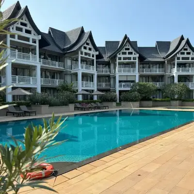Private apartment at Allamanda II by Lofty