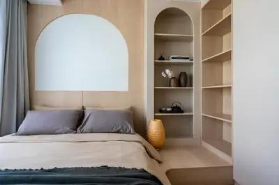 a bedroom with a bed with an arched window at Stylish 1 bdr Kamala beach Roof Pool Gym free wifi in Kathu
