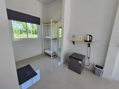 a white room with a window and a trash can at แวะพักสเตย์โฮสเทล Wae Phak Stay Hostel in Ban Huai Sai