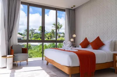 a bedroom with a large bed and a large window at Coconus Pool Villa \u963f\u4e3d\u838e \u6cf3\u6c60\u522b\u5885 in Ban Pak Lak