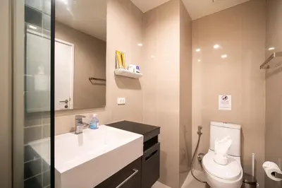 a bathroom with a white sink and a toilet at \u82ad\u4e1c\u6d77\u6ee9THEDECK166\u7cbe\u88c5\u516c\u5bd3\u9152\u5427\u8857Jungceylon10\u5206\u949f in Patong Beach