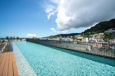 a swimming pool on the roof of a building at \u82ad\u4e1c\u6d77\u6ee9THEDECK166\u7cbe\u88c5\u516c\u5bd3\u9152\u5427\u8857Jungceylon10\u5206\u949f in Patong Beach