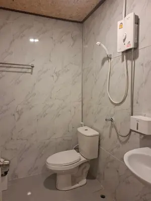 a bathroom with a toilet and a sink and a shower at ฟาดิลบังกะโล Fadel bungalow in Ko Nui