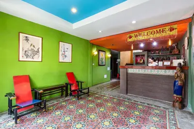 a restaurant with green walls and red chairs at PP Insula in Phi Phi Don
