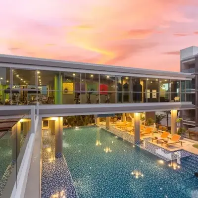 C178 The Regent 2BR Retreat-Walk to Cafés & Beach