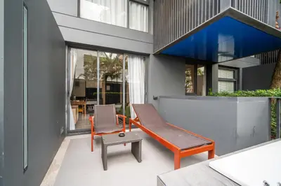 a patio with a bench and a table and chairs at \u7cbe\u9009\u623f\u6e906\u53f7\u82ad\u4e1c\u6d77\u6ee9\u7cbe\u88c5\u516c\u5bd35\u5206\u949f\u5230\u6d77\u6ee910\u5206\u949f\u5230\u6d77\u6ee9Bangla\u9152\u5427\u8857Jungceylon\u5546\u573a in Patong Beach