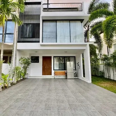 Spacious 3 bedroom townhouse in Laguna