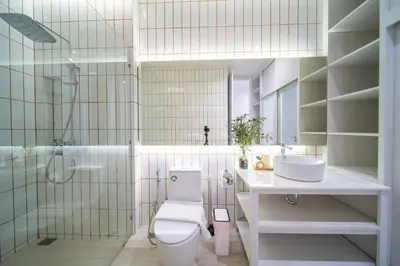 a bathroom with a toilet and a sink and a shower at \u4e91\u6816\u522b\u9662 Cloudrest Villa in Phuket Town