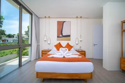 a bedroom with a bed and a large window at \u4e91\u6816\u522b\u9662 Cloudrest Villa in Phuket Town