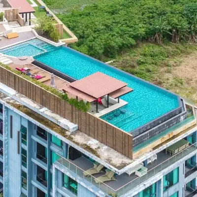 C207 Rooftop Pool & King Bed