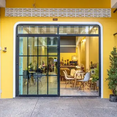 113 Yellow House Hostel