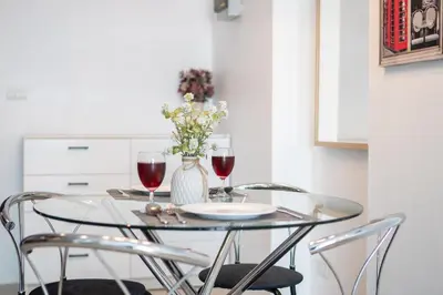 a glass table with two glasses of red wine at \u82ad\u4e1cHavenLagoon612\u7cbe\u88c5\u4e00\u5367\u5ba4\u516c\u5bd3 \u8fd1\u82ad\u4e1c\u6d77\u6ee9\u751f\u6d3b\u4fbf\u5229 in Patong Beach