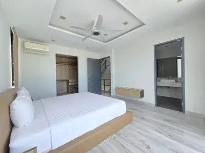 a bedroom with a white bed and a ceiling fan at Laguna Park 2 Villa 3 bedroom in Ban Phru Champa