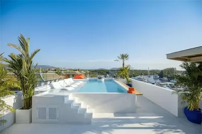 Gallery image of Penthouse Skyline-Top floor 4 bedroom sea view pool apartment in Ban Bang Khu
