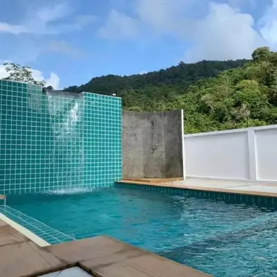 Hillside 3 Bedroom Vacation Home with Pool