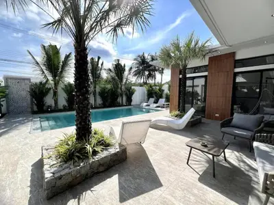 a swimming pool with a palm tree in a house at Villa Lola - Modern 3 Bedrooms Villa with Pool in Ban Saiyuan (1)