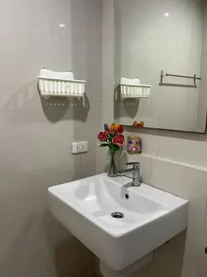 a white bathroom with a sink and a mirror at ห้องวิวเขา in Ban Ket Ho