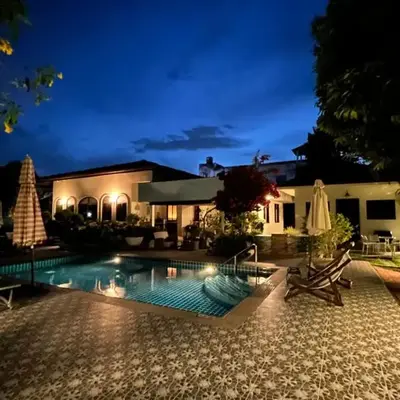 Green View suite with private bathroom and kitchen