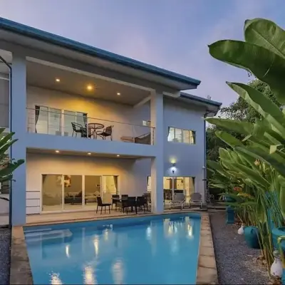 V161 Quiet 4BR with Pool Table