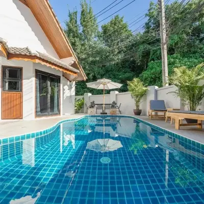 Naiharn Beach Holiday Pool Villa