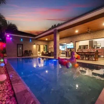 Noi's Villa - tropical oasis with pool and maid