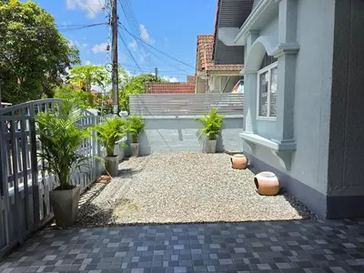 a courtyard of a house with potted plants at Moonlight Naka in Ban Rangeng