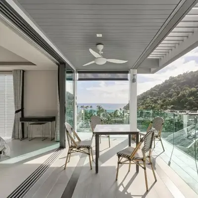 Spectacular two bed penthouse amazing sea views