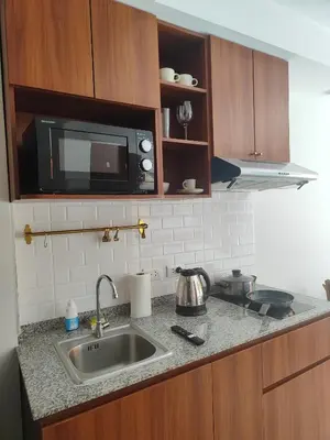 a kitchen counter with a sink and a microwave at Уютная студия в жилом комплексе в заповедном уголке Пхукета in Ban Mai Salae