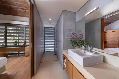 a bathroom with a sink and a mirror at Villa Malee Sai in Ban Han Pa To