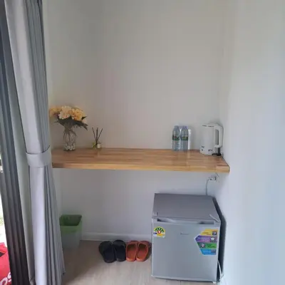 a small refrigerator in a room with a wooden shelf at Seashell Family-555\u666e\u5409\u5c9b\u6728\u5c4b\u8d70\u51e0\u6b65\u5230\u90a6\u6d9b\u6d77\u6ee9\u770b\u65e5\u843d\u5468\u8fb9\u9910\u996e\u65b9\u4fbf in Bang Tao Beach