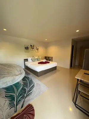 a bedroom with two beds in a room at Cozy 1-Bedroom apartment in Surin Beach