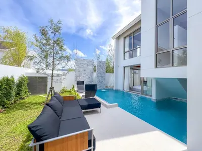 a swimming pool in the backyard of a house at NEW! Luxury Pool Villa 4 Bedrooms in Lux Pride L27 Residence in Ban Pak Lak