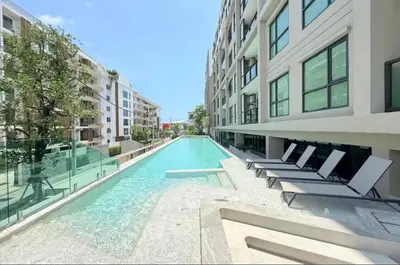 a swimming pool in the middle of a building at New Condo Boat Avenue Modern Loft 325 in Ban Thalat Choeng Thale