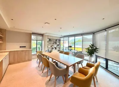 a kitchen and dining room with a table and chairs at New Condo Boat Avenue Modern Loft 325 in Ban Thalat Choeng Thale