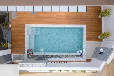 an overhead view of a swimming pool at Phirunda Pool Villas in Ban Suan