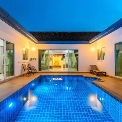 V267 Newly Renovated 2BR with Pool Near Beaches