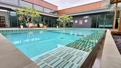a swimming pool in the middle of a building at Sarang Jati Mansion in Ban Saiyuan (1)