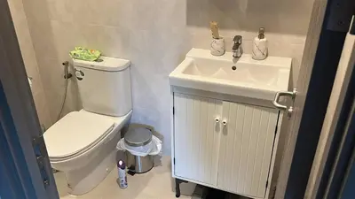 a bathroom with a toilet and a sink at Апартаменты Пхукет in Phuket Town
