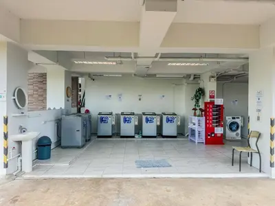 a room with a row of washers and dryers at Great 1Bdr Royal Lee Nayang beach in Ban Bo Han