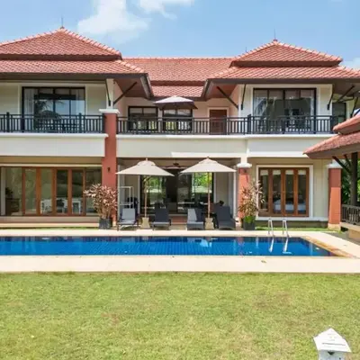Spacious Villa with Pool