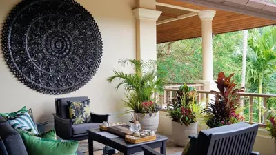 a living room with chairs and plants on a porch at \u666e\u5409\u9ad8\u7aef\u5eb7\u517b\u6cf3\u6c60\u522b\u5885 in Layan Beach