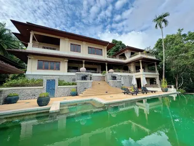 a house with a swimming pool in front of it at \u666e\u5409\u9ad8\u7aef\u5eb7\u517b\u6cf3\u6c60\u522b\u5885 in Layan Beach