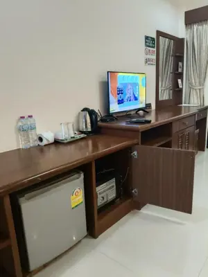 a desk with a computer on top of it at Hua LaiDe patong \u4e00\u5367\u5ba4\u5927\u5e8a\u623f in Patong Beach