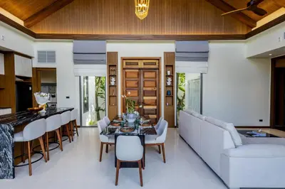 a kitchen and living room with a table and chairs at Villa The Ozone in Ban Thalat Choeng Thale